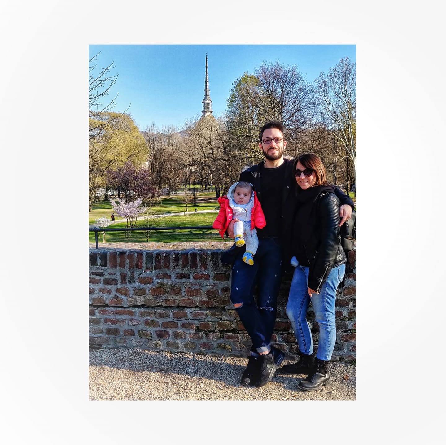 Il primo viaggio di Alessio e Valeria con il figlio Elia